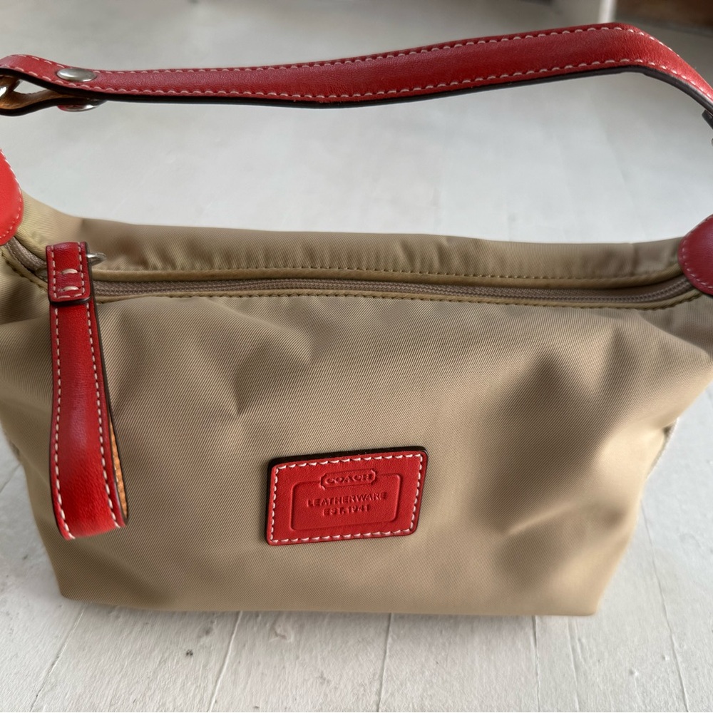 Coach Hampton Beige and Orange Women's Bag

Materials:: Nylon and leather